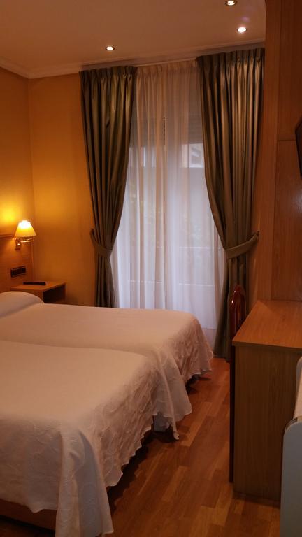 Pension La Concha San Sebastian Exterior photo